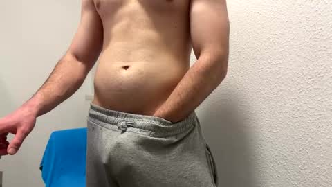 Snapshot of dertom_xxx chatting on 02.15.26 Tom online show from 02.15.26