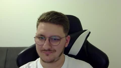 Snapshot of dervechi chatting on 10.27.25 dervechi online show from 10.27.25