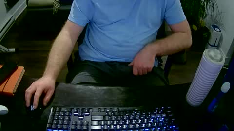 Snapshot of desdisdes chatting on 04.23.26 desdisdes online show from 04.23.26