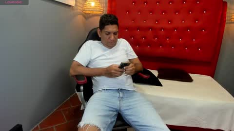 Snapshot of designturbate chatting on 02.12.25 Designturbate online show from 02.12.25