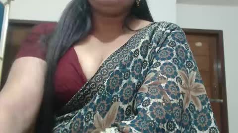 Snapshot of desimaisa130 chatting on 05.06.26 Maisa online show from 05.06.26