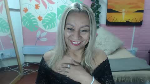 Snapshot of desire_latin chatting on 04.28.26 VALERIA online show from 04.28.26