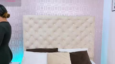 Sara Desire online show from 10.04.25