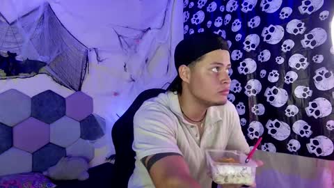 TORI AND MR. BEAR online show from 10.19.25