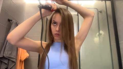 Snapshot of desirewingard chatting on 05.21.26 Ksenia online show from 05.21.26