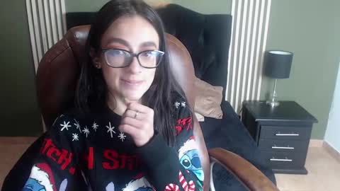 Snapshot of desiring__angel chatting on 12.04.24 Desiring Angel online show from 12.04.24