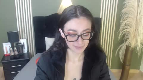 Snapshot of desiring__angel chatting on 01.10.25 Desiring Angel online show from 01.10.25