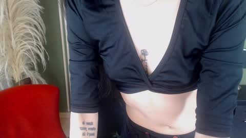 Snapshot of desiring__angel chatting on 01.25.25 Desiring Angel online show from 01.25.25