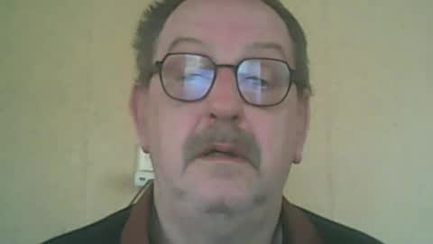 Snapshot of destelp chatting on 04.18.26 destelp online show from 04.18.26