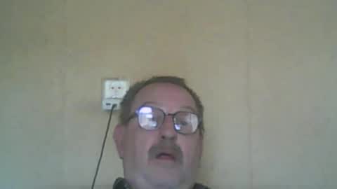 Snapshot of destelp chatting on 06.04.26 destelp online show from 06.04.26