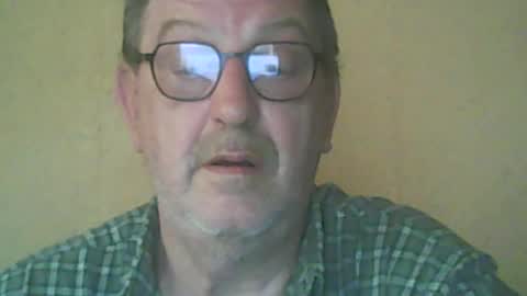Snapshot of destelp chatting on 06.27.26 destelp online show from 06.27.26
