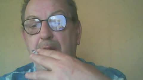 Snapshot of destelp chatting on 06.28.26 destelp online show from 06.28.26