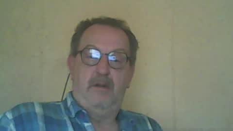 Snapshot of destelp chatting on 07.04.26 destelp online show from 07.04.26