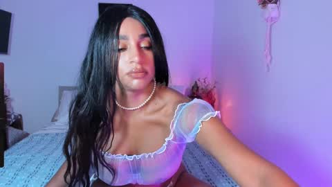 Destinne Mill online show from 02.11.25