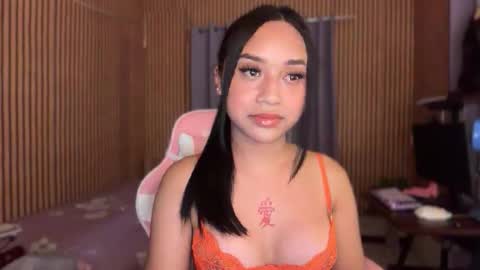 Snapshot of devine_goddessx chatting on 05.26.26 Devine Greyson online show from 05.26.26