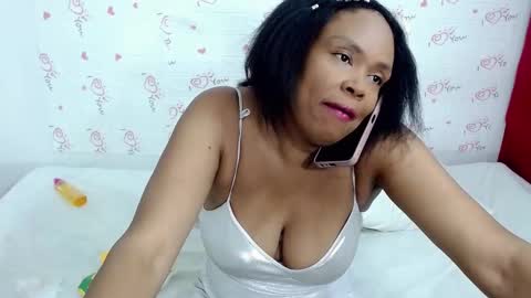 Snapshot of devorasexy2 chatting on 12.19.24 Devora.. online show from 12.19.24