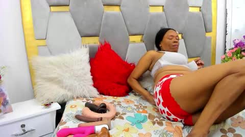 Snapshot of devorasexy2 chatting on 12.23.24 Devora.. online show from 12.23.24