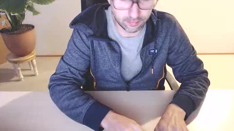 Snapshot of devswiss chatting on 10.12.25 DevSwiss online show from 10.12.25