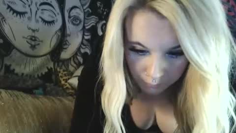 Snapshot of devyn_winter chatting on 09.30.25 devyn winter online show from 09.30.25