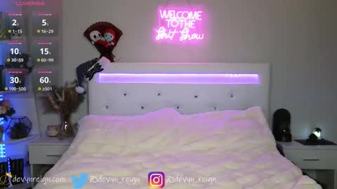 Devyn Reign online show from 11.15.25