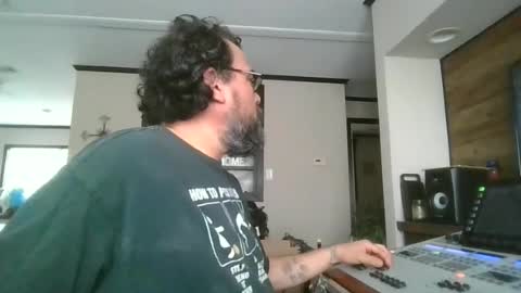 Snapshot of dexterbanana chatting on 06.21.26 Mike Sounde online show from 06.21.26