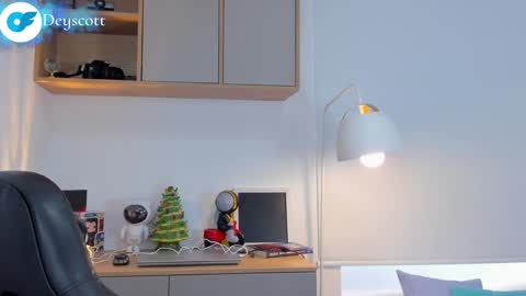 JULIAN online show from 01.04.25