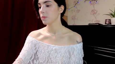 Snapshot of di_moon_ chatting on 10.11.25 Diana online show from 10.11.25