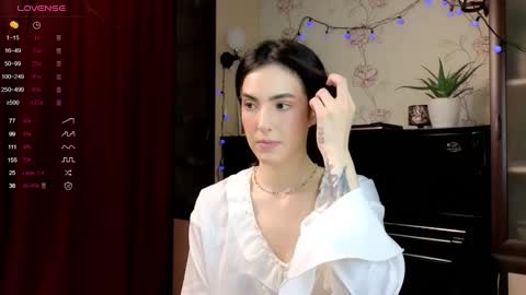 Snapshot of di_moon_ chatting on 10.12.25 Diana online show from 10.12.25