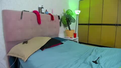 Snapshot of diabla_sexyboobs chatting on 01.22.25 D I A B L A online show from 01.22.25