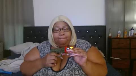 Snapshot of diamondbbwqueen chatting on 04.26.26 diamondbbwqueen online show from 04.26.26