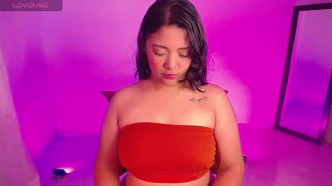Snapshot of dianee_01 chatting on 10.22.25 Anne online show from 10.22.25