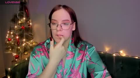 Snapshot of dianne_davis chatting on 12.27.24 Dianne online show from 12.27.24