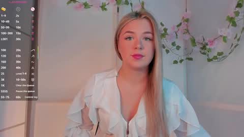 Snapshot of diannedibartolo chatting on 09.25.25 diannedibartolo online show from 09.25.25
