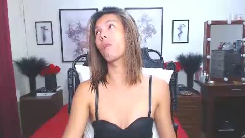 Snapshot of diense17 chatting on 12.15.25 Dennesse online show from 12.15.25