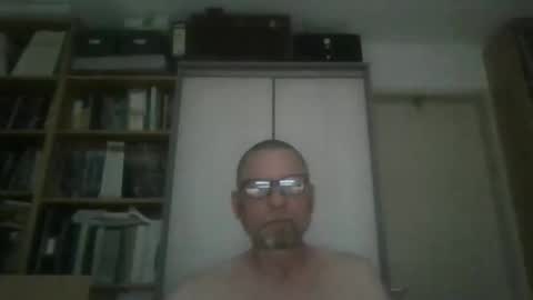 Snapshot of dierenfeld chatting on 04.21.26 dierenfeld online show from 04.21.26