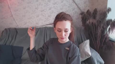 Hi im Alice 3 Im usualy online 03-10 or 17-21 UTC0 online show from 02.23.25