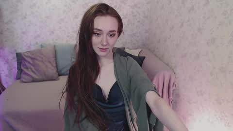 Hi im Alice 3 Im usualy online 03-10 or 17-21 UTC0 online show from 03.11.25