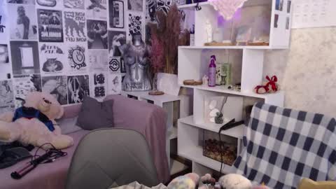 Hi im Alice 3 Im usualy online 03-10 or 17-21 UTC0 online show from 11.11.25