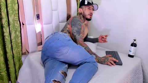 dilan_scootk_ online show from 10.30.25