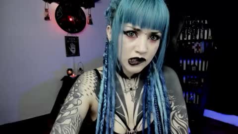 Snapshot of dimmuanddarkness chatting on 01.18.26 dimmuanddarkness online show from 01.18.26