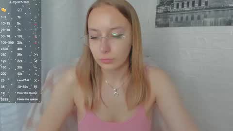 Snapshot of dina_sunshine chatting on 07.18.26 Dina online show from 07.18.26