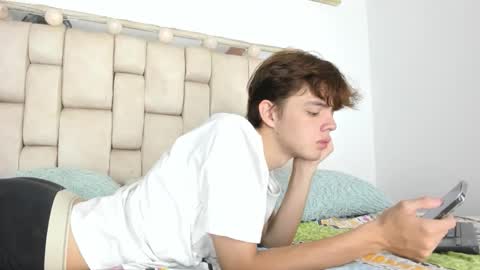 Snapshot of dioniso_69 chatting on 10.18.25 apollo online show from 10.18.25