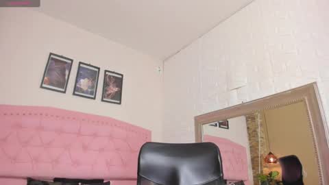 Snapshot of diosaa_golden chatting on 02.10.25 DIOSA online show from 02.10.25