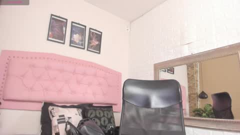 Snapshot of diosaa_golden chatting on 02.13.25 DIOSA online show from 02.13.25