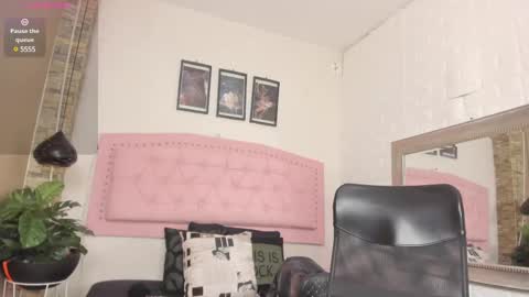 Snapshot of diosaa_golden chatting on 02.26.25 DIOSA online show from 02.26.25