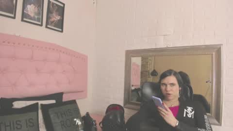 Snapshot of diosaa_golden chatting on 03.08.25 DIOSA online show from 03.08.25