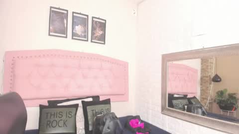 Snapshot of diosaa_golden chatting on 03.11.25 DIOSA online show from 03.11.25