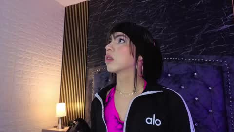 Snapshot of diosaa_golden chatting on 09.24.25 DIOSA online show from 09.24.25