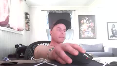 Snapshot of dirkdigglerofficial chatting on 05.29.26 dirkdigglerofficial online show from 05.29.26