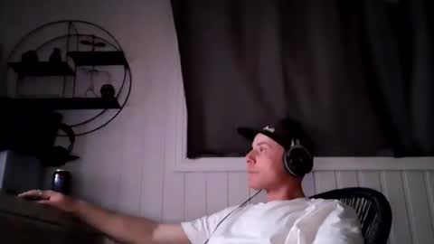 Snapshot of dirkdigglerofficial chatting on 06.13.26 dirkdigglerofficial online show from 06.13.26